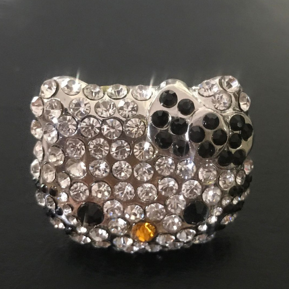 X LARGE BLACK  BOW HELLO KITTY CRYSTAL RING - Picture 1 of 2